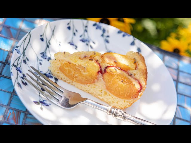 Пирог с персиками и лавандой