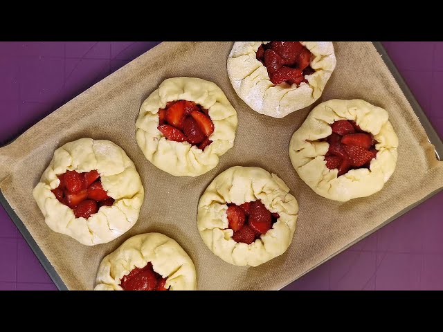 Домашние пирожки с ягодами