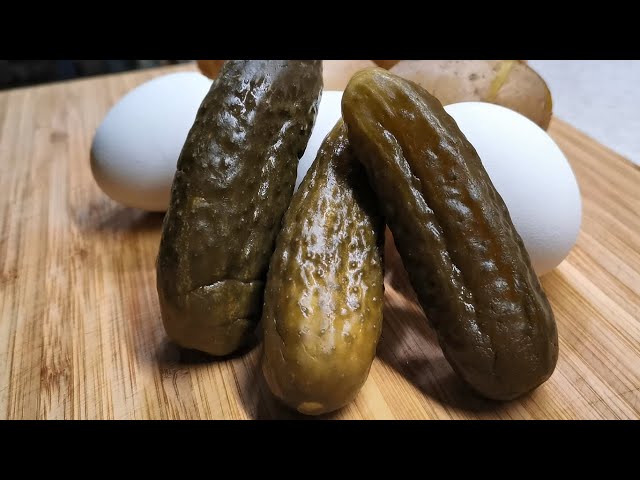 Салат с огурцами и яйцами