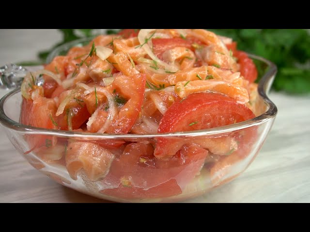 Праздничный салат с красной рыбой и помидорами