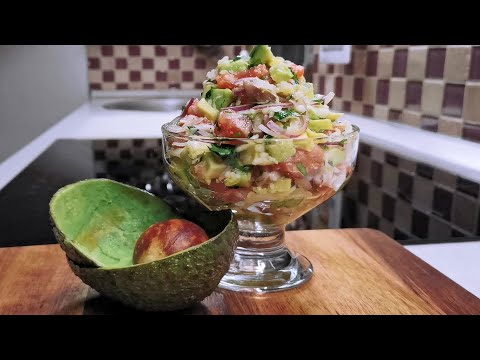 Салат с красной рыбой и авокадо 