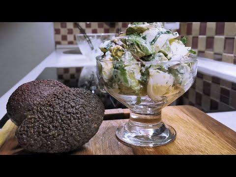 Салат с яйцами и авокадо 