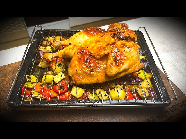 Целая курица запечённая в духовке с овощами