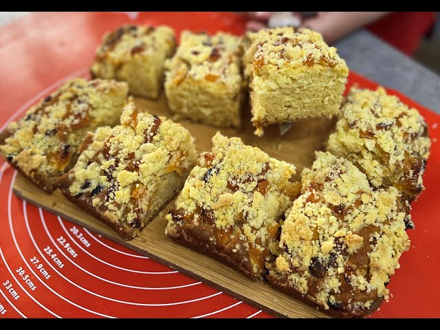Пирог со сладкой крошкой и курагой