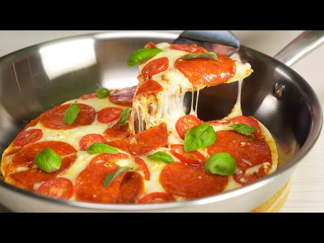 Настоящая пицца на сковороде с колбасой на тонком тесте