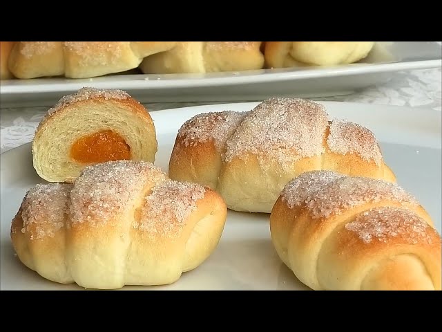 Мягкие рогалики с курагой