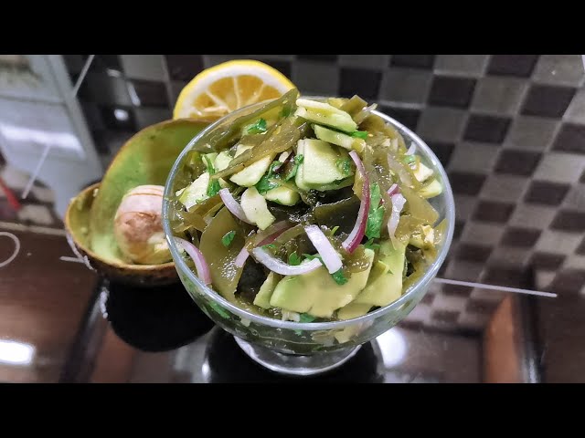 Салат с морской капусты и авокадо