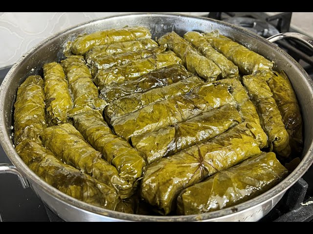 Армянская долма из виноградных листьев с говяжьим фаршем и рисом