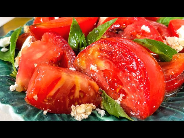 Быстрый салат из помидоров с вкусной заправкой