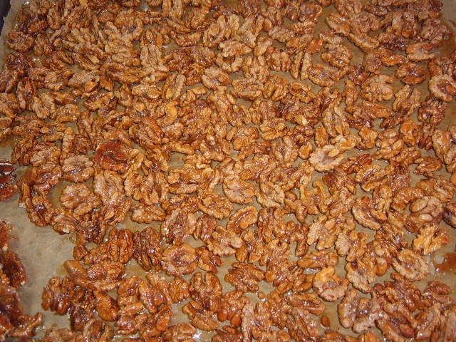 Орехи в карамели