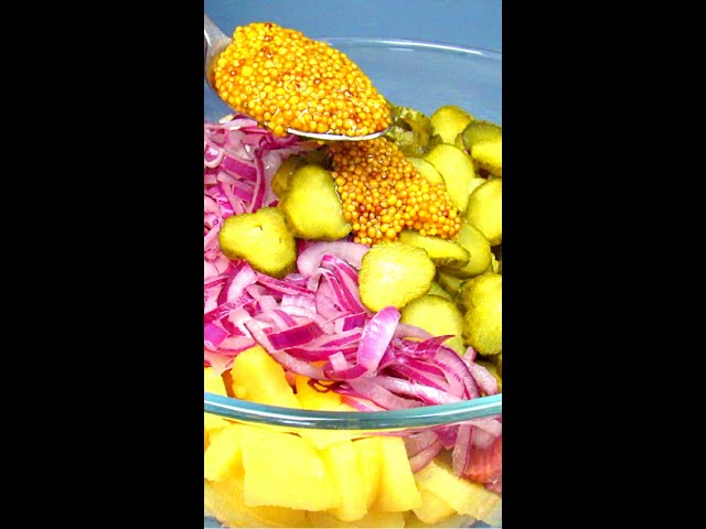 Салат с картошкой, колбасой и маринованным луком