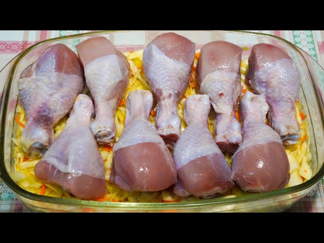 Хрустящие куриные голени с капустой в духовке