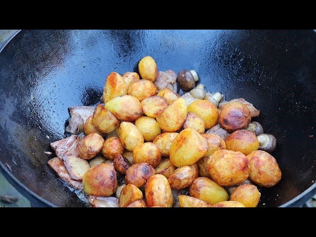 Картофель с грибами и салом в казане