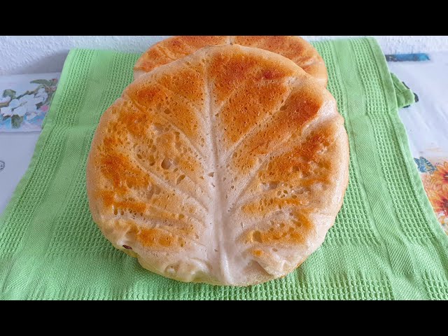 Хлеб на капустных листьях