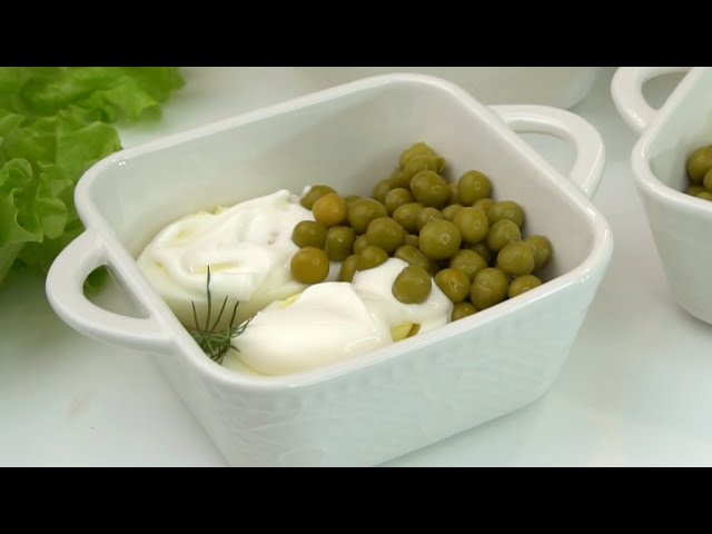 Салат яйцо с зеленым горошком