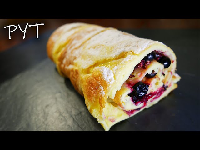 Рулет из блина со смородиной
