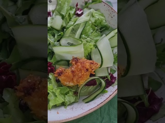 Теплый салат с курицей