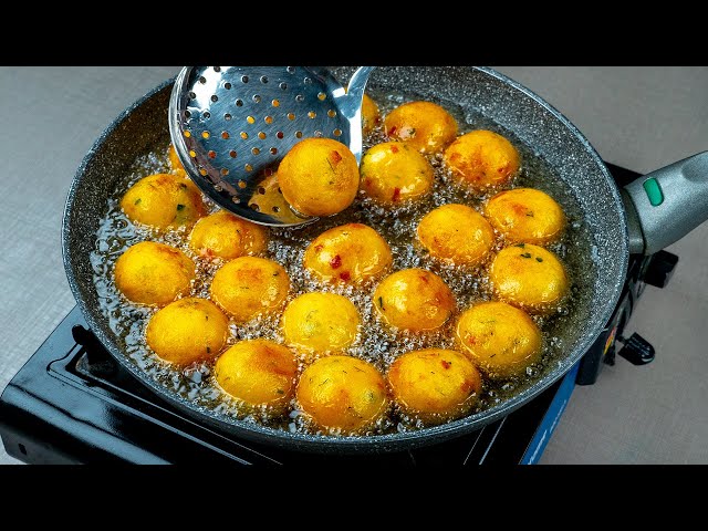 Картофельные шарики с сосисками на сковороде
