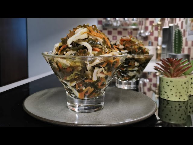 Оригинальный салат с кальмарами на праздничный стол