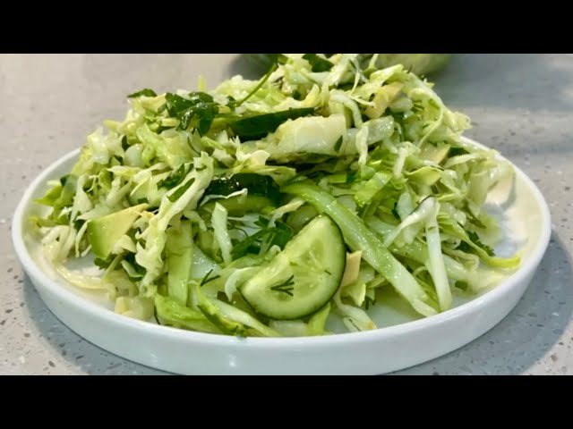 Зелёный салат с капустой