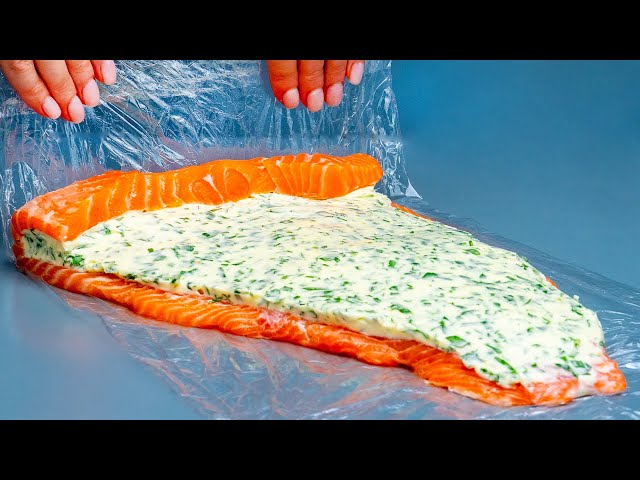 Нежный лосось с начинкой из овощей и зелени на сковороде