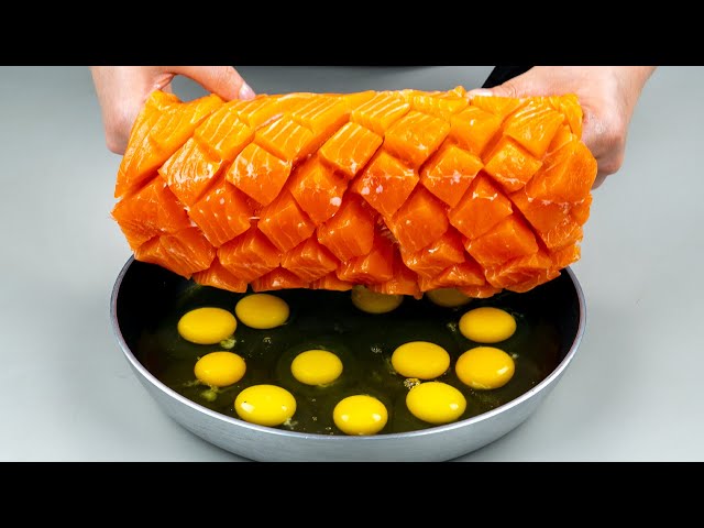 Лосось с овощами и рисом на сковороде
