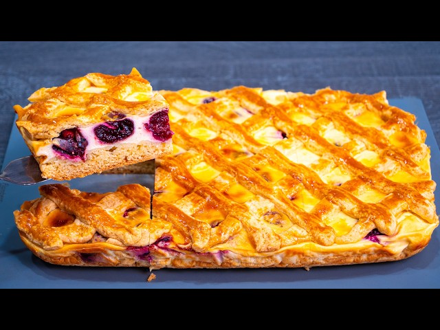 Пирог с творогом и вишней