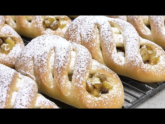 Пышные булочки с яблочной начинкой и изюмом