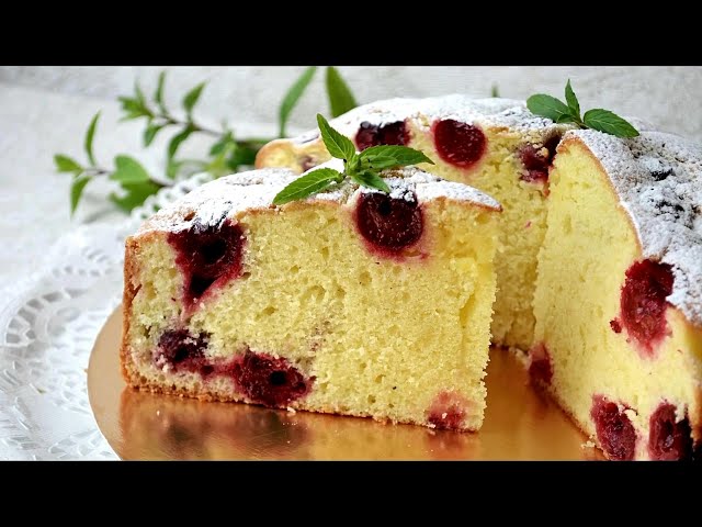 Нежный пирог с вишневой начинкой