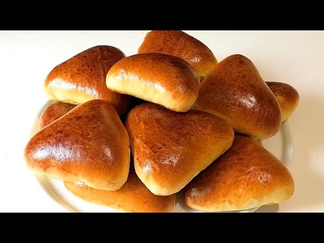 Мягкие пирожки с клубничной начинкой