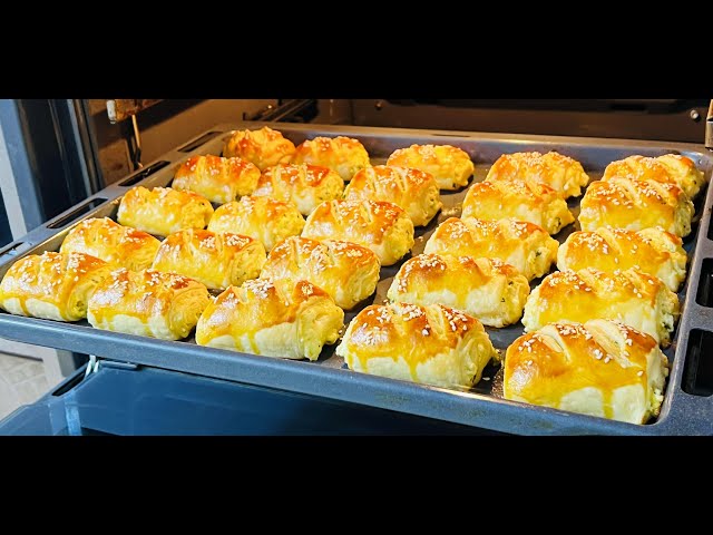 Вкусная дрожжевая выпечка с сырной начинкой
