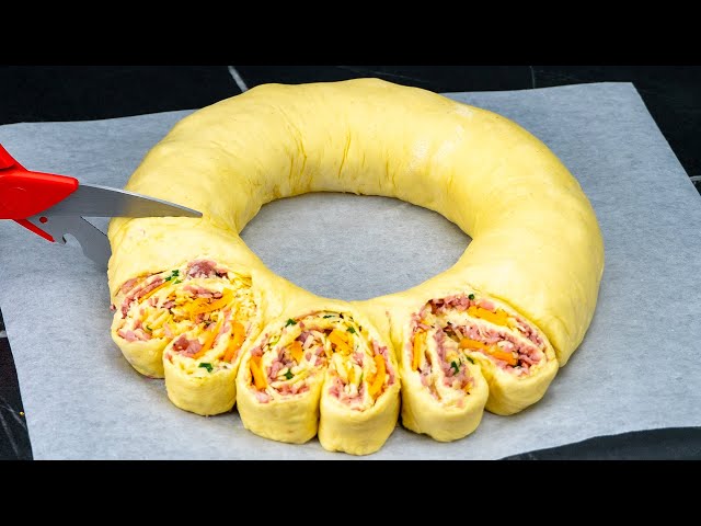 Слоёный рулет с ветчиной, сыром и беконом
