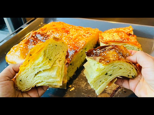 Слоёный пирог с сыром и зелёным луком на кефире