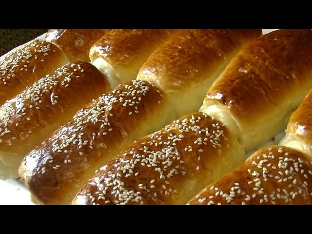Мягкие булочки с изюмом на дрожжевом тесте