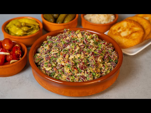 Ароматная фасоль по-грузински с орехами и зеленью