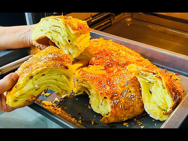 Слоёная выпечка с сыром и зелёным луком