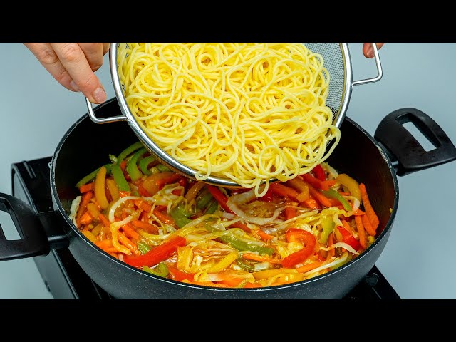 Овощная паста с курицей в соевом соусе