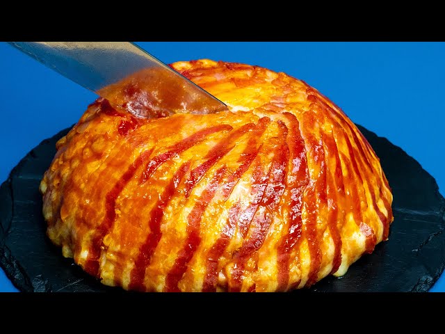 Пирог с беконом, куриным филе и сырным картофельным пюре