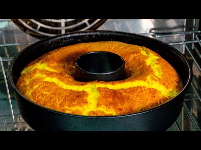 Воздушный омлет с сыром и йогуртовым соусом