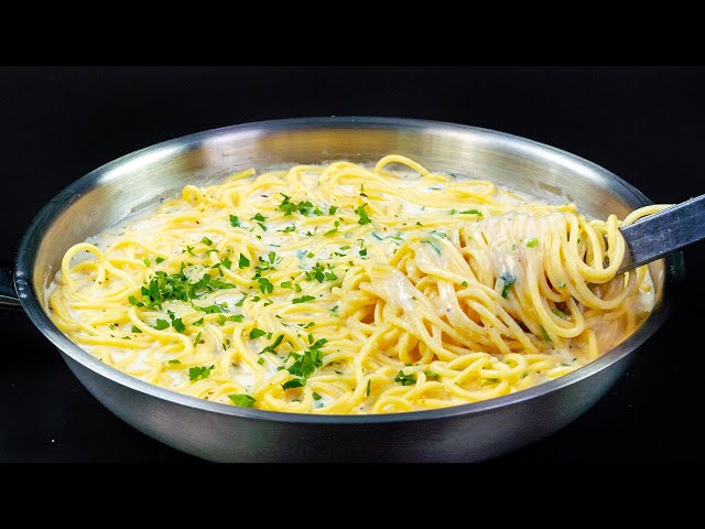 Спагетти с чесночно-сырным соусом и томатной закуской