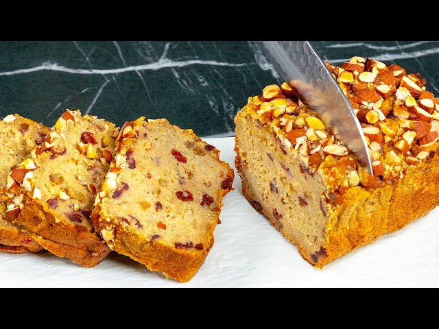 Запечённый яблочно-овсяный пирог с ягодами и орехами