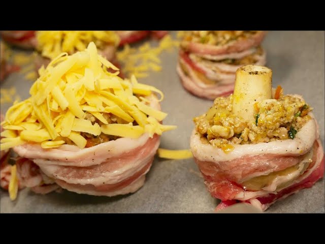 Фаршированные шампиньоны в беконе под сырной корочкой Фаршированные шампиньоны в беконе под сырной корочкой