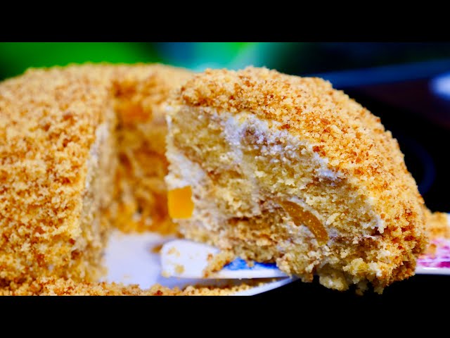 Торт Медовик со сметанным кремом и консервированными персиками