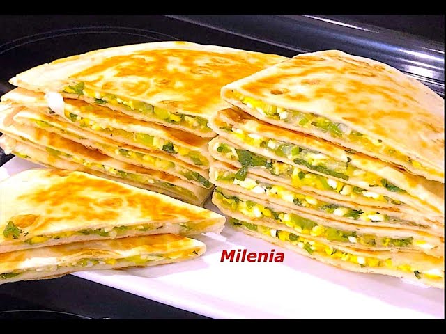Ленивые лепешки с яйцом, сыром и зеленью