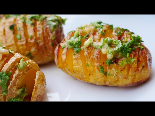 Ароматная запечённая картошка с чесноком и зеленью