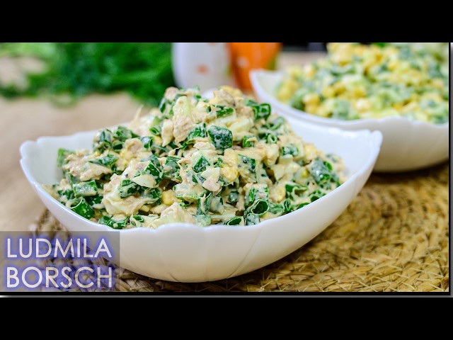 Салат с яйцами, кукурузой и зелёным луком