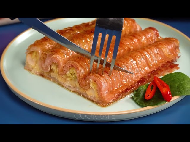 Рулетики из бекона с курицей и сыром, под жареным картофелем и пряным салатом