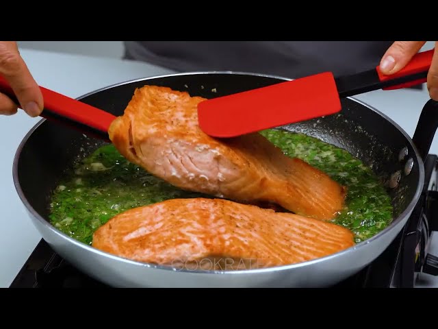 Лосось с картофельным пюре и сливочным соусом