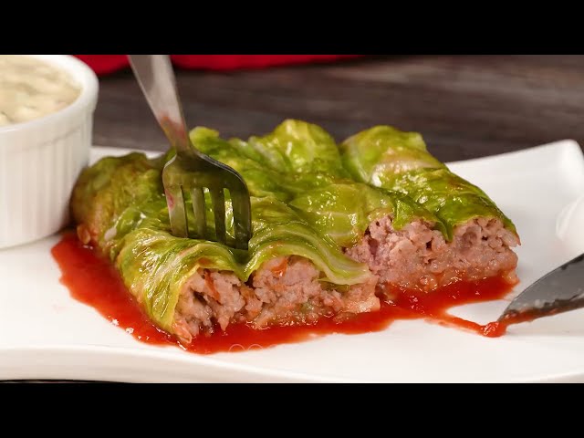 Запечённые капустные рулеты с мясом и грибами