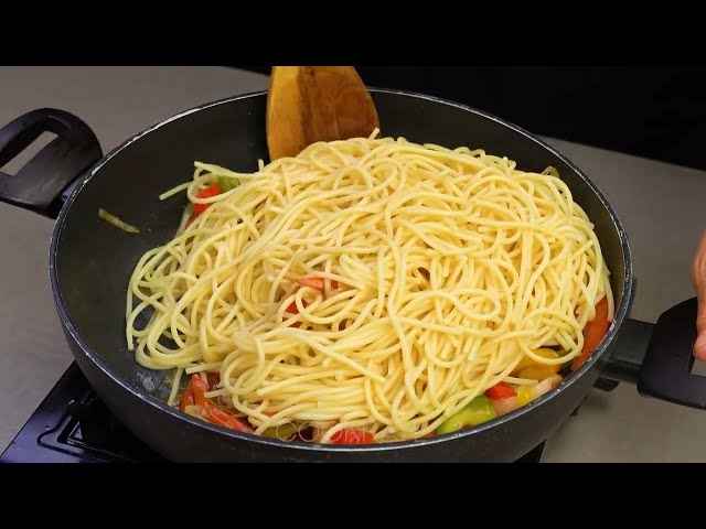 Паста с овощами и курицей в соево-сливочном соусе